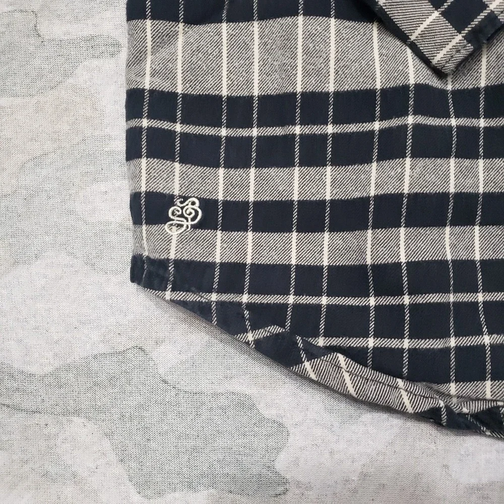 Nike SB Shirt Mens Small Gray Pockets Pearl Snap‎ Long Sleeve Stripped